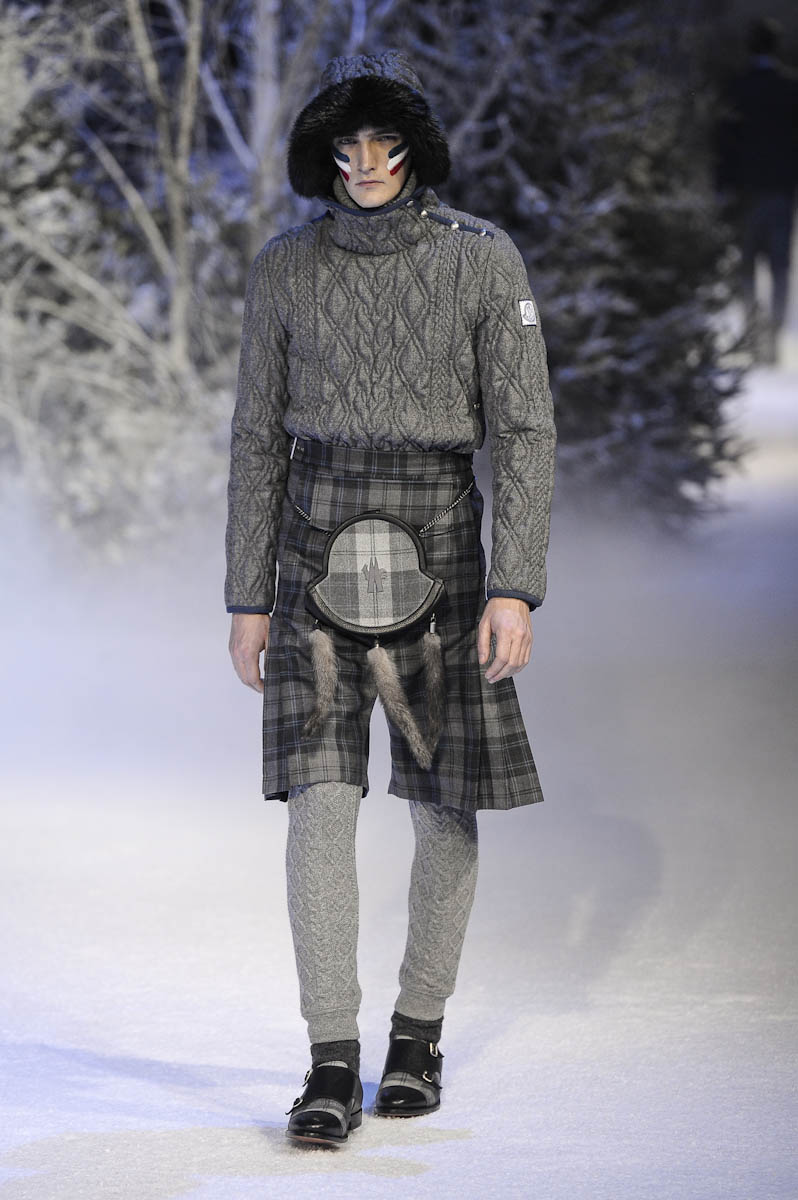 Moncler Gamme Bleu ful M F13 024