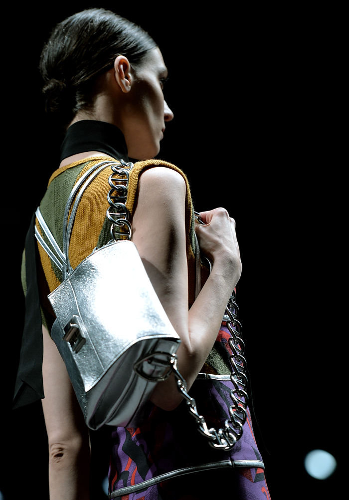 prada-spalle