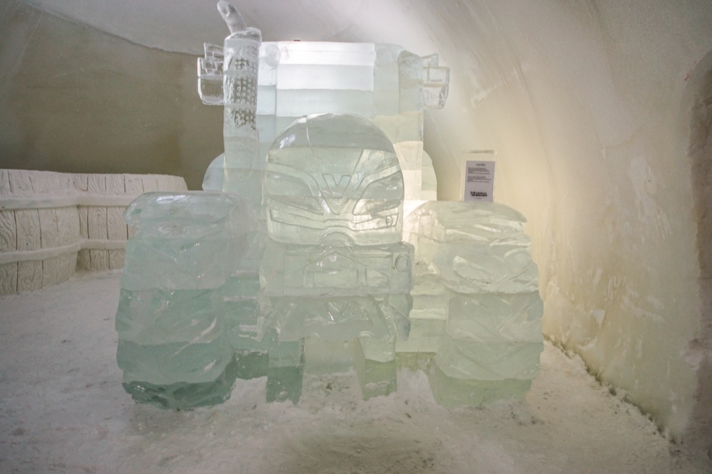 2015_SnowCastle_Valtra