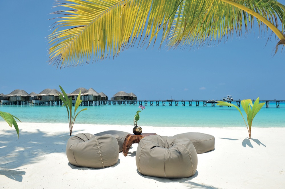 resort-halaveli-maldive-spiaggia