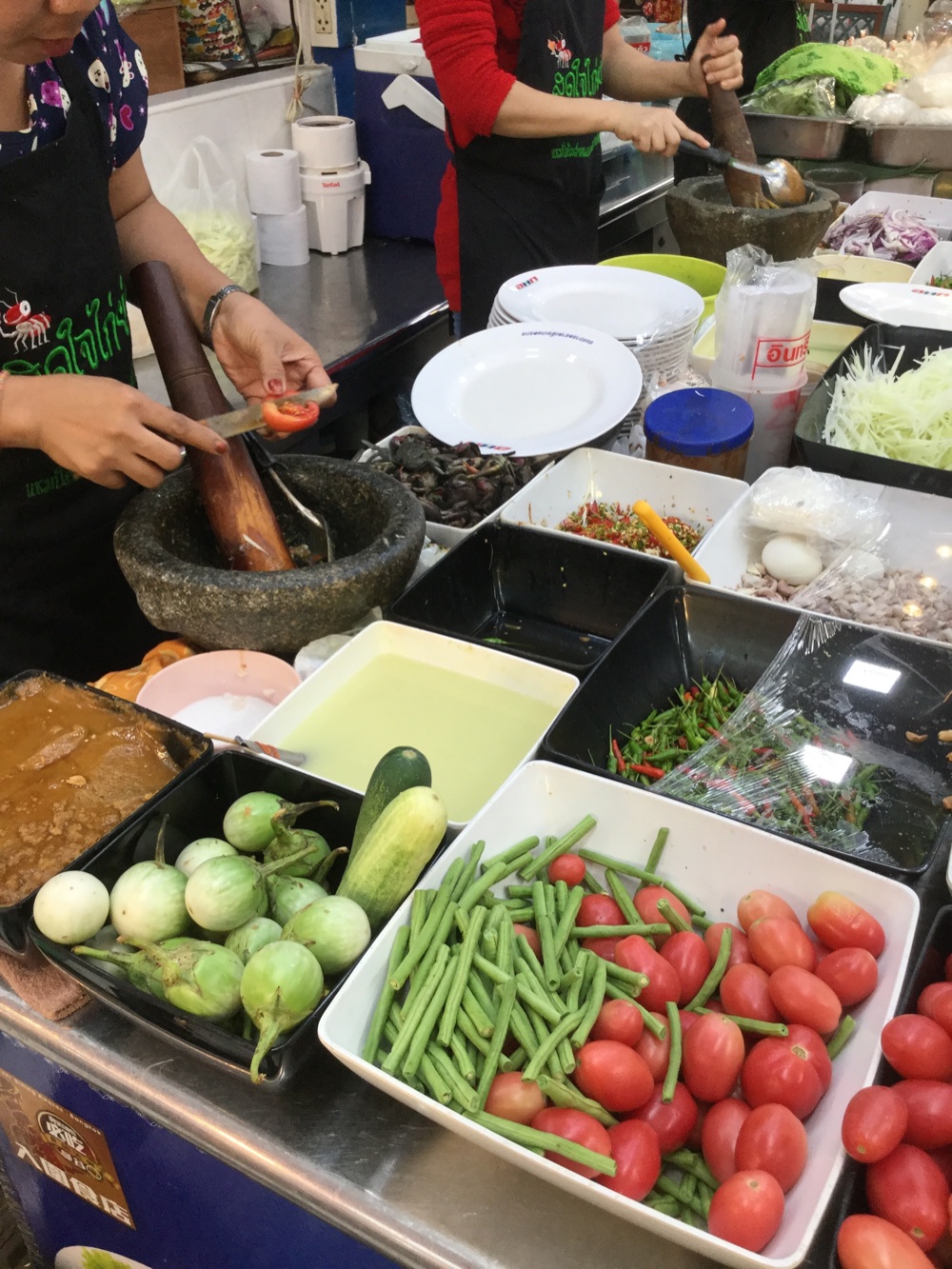 Thailandia-Huang-Mai-Market-bancarella-insalata-di-mango-papaya-verde