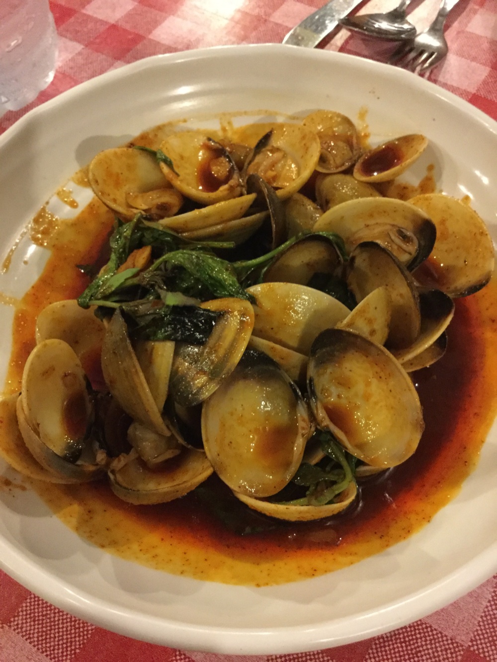 Rawai vongole in salsa piccante