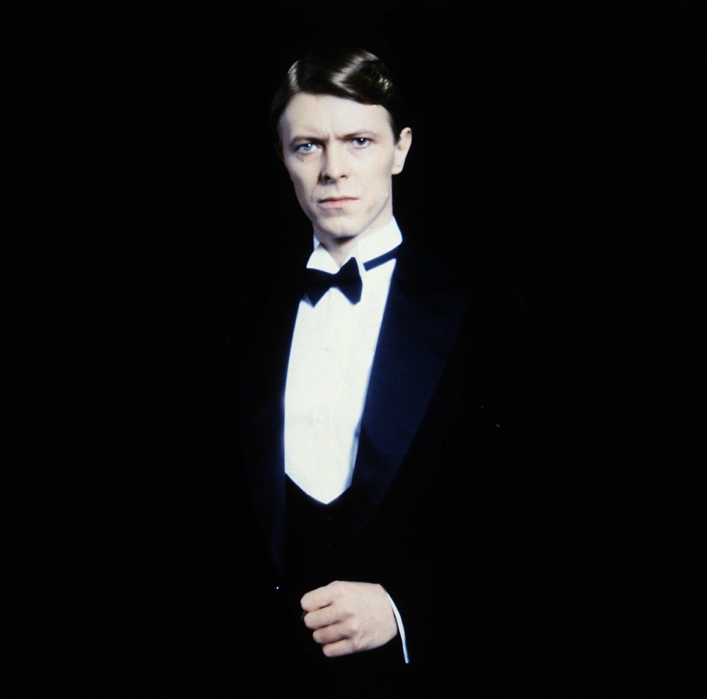 david_bowie_smoking