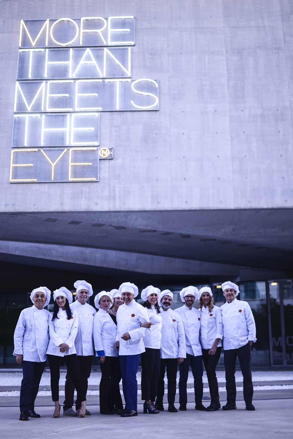 02_Archichef di fronte al MAXXI_Roma_credits Giovanna Onofri