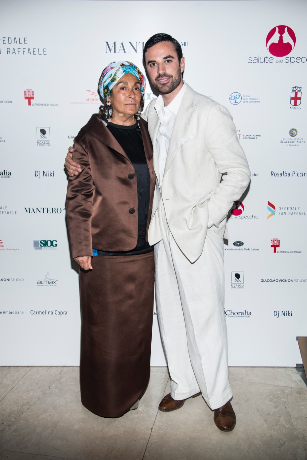 Evento Charity Dee di Vita - Nina Yashar indossa il turbante Mantero