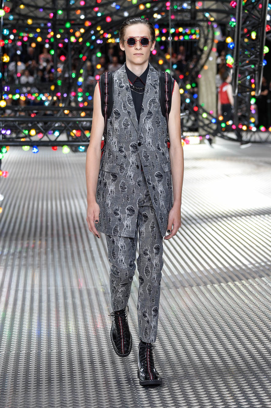 Christian-Dior_ful_M_S17_PA_019
