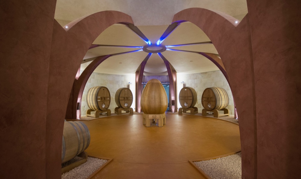 Vino Sangiovese nelle botti di Tenuta Mara