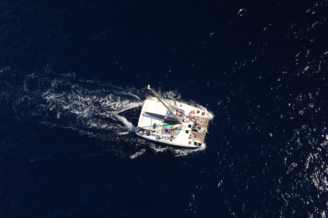 catamarano-santorini