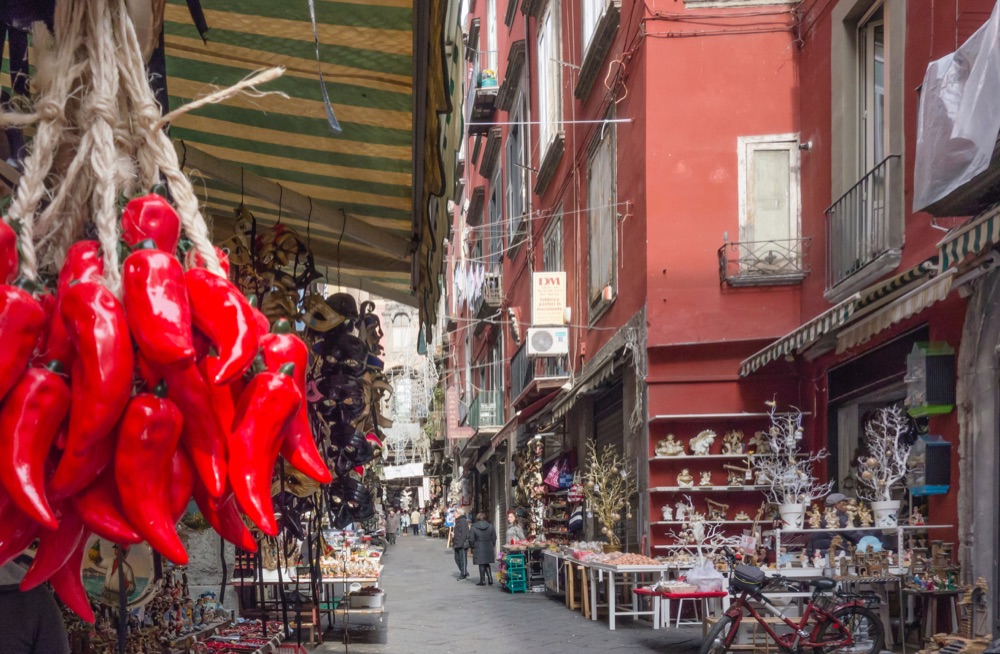 Napoli mercato di strada di San Gregorio Armeno
