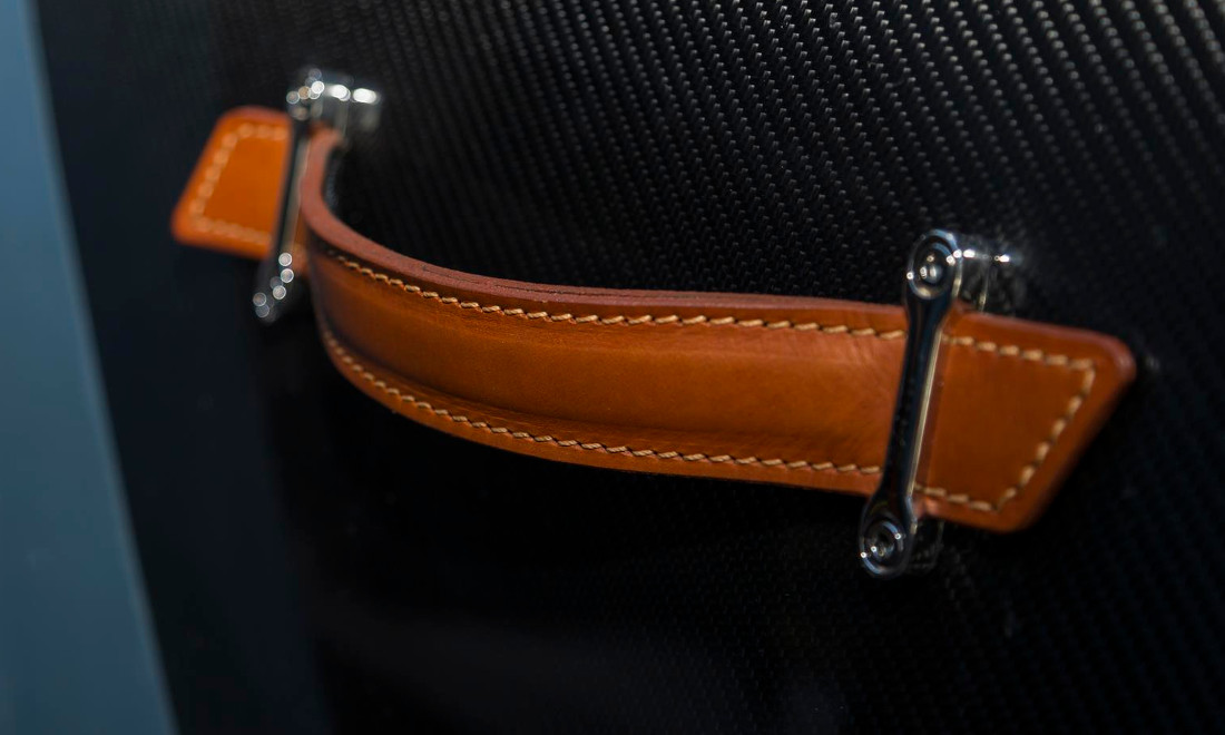 aston-martin-AM37-04