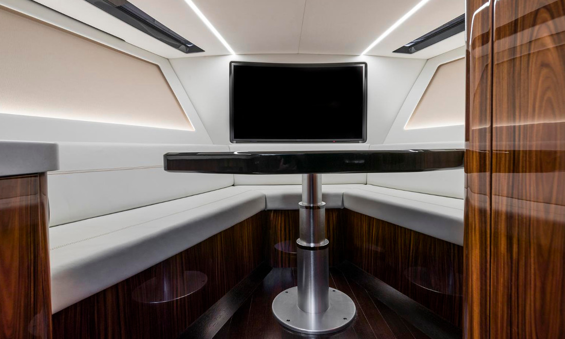 aston-martin-AM37-07