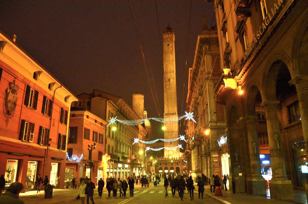 Centro di Bologna a Natale via Rizzoli