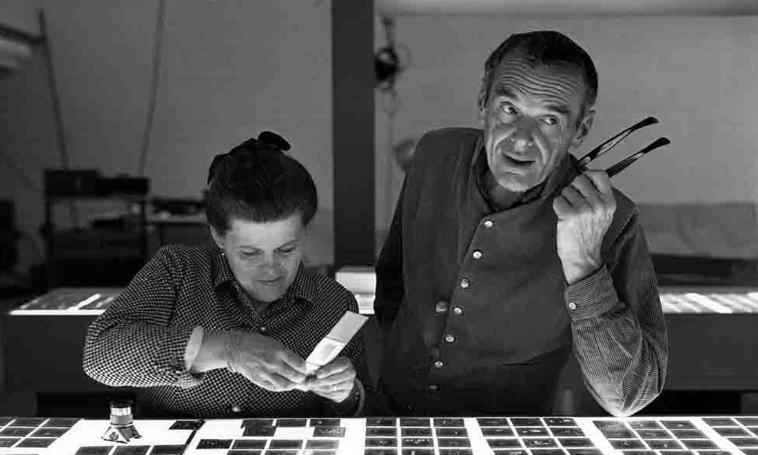 The-World-of-Charles-and-Ray-Eames-Charles-and-Ray-Eames-selecting-slides
