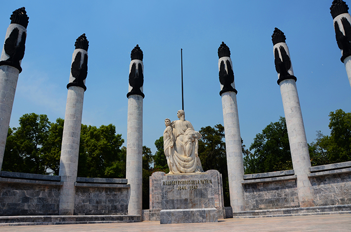 Il monumento ai difensori della patria