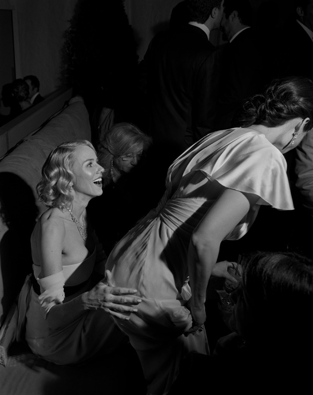 Naomi Watts and Lucy Liu, LA, 2000, photo credit Larry Fink