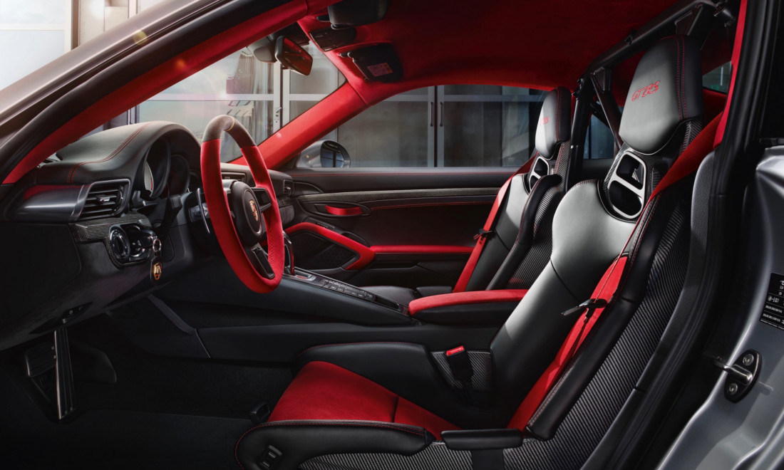 porsche-911-GT2-RS-2