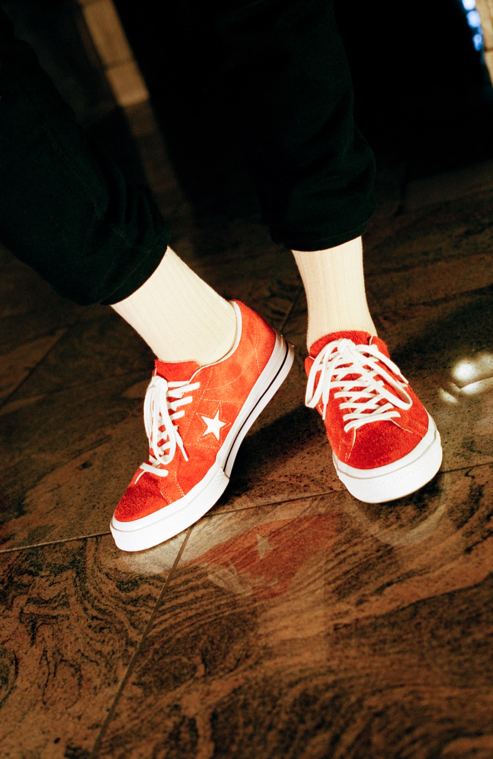 FA17_ONESTAR_PREMIUMSUEDE_RED_MENS_158434C_Shot02