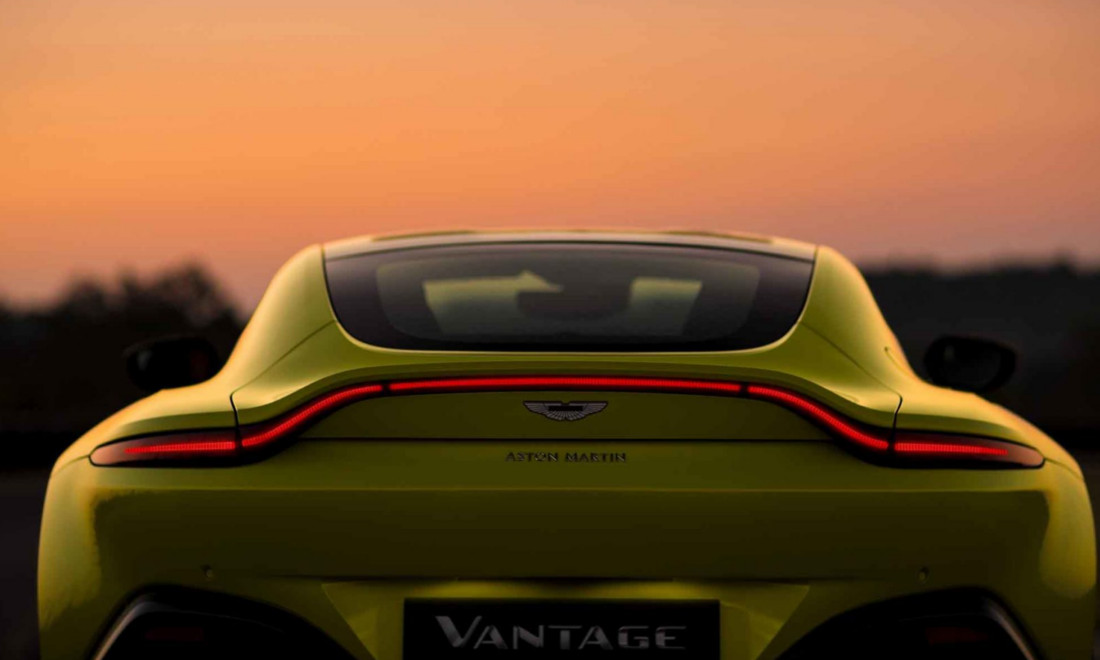 Aston-martin-vantage-2018-11