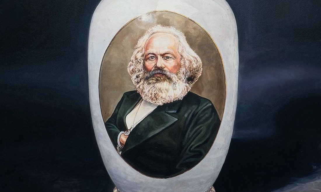Vase-with-Karl-Marx-ulrich-lamsfuss