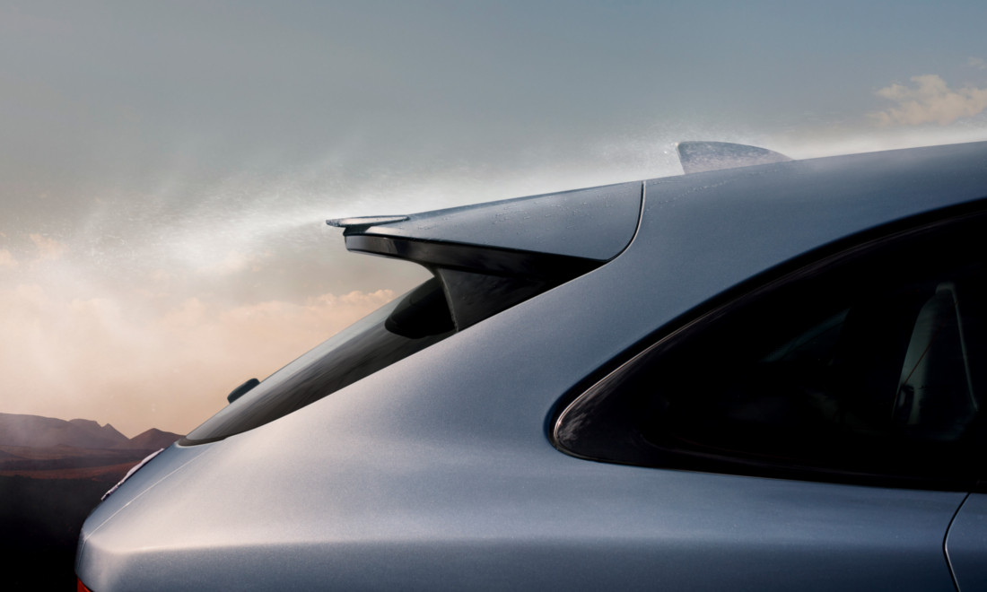 Jaguar-F-Pace-SVR-10