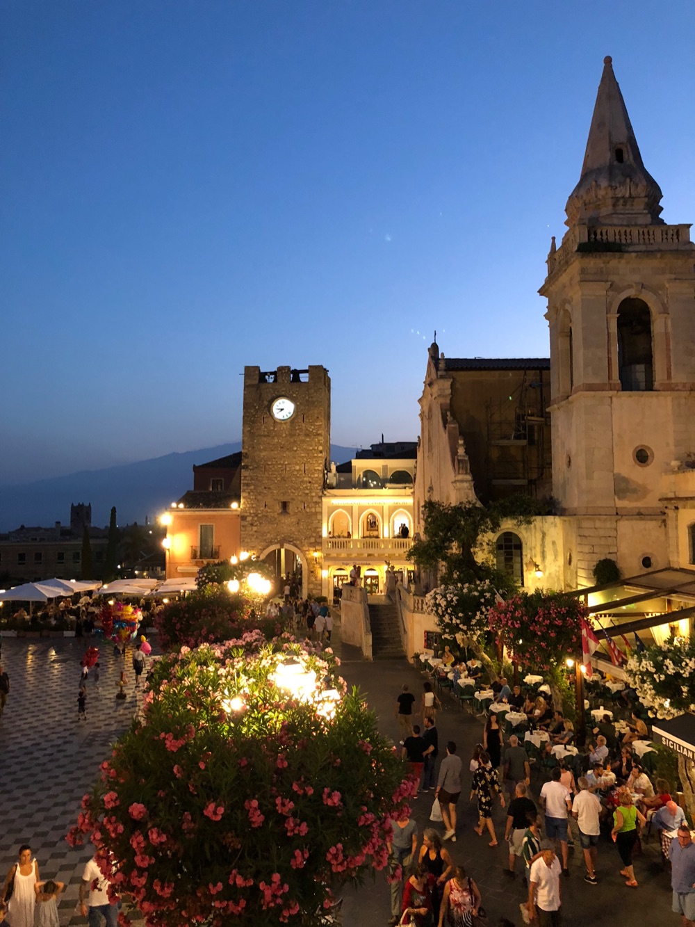 7 Piazza principale di Taormina