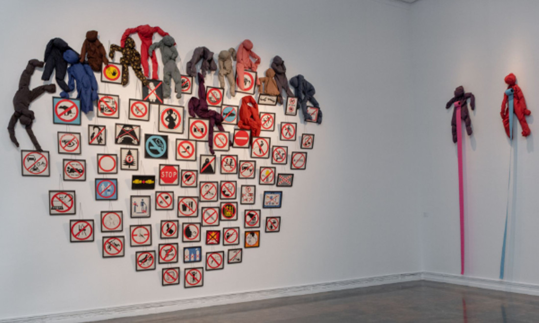 Annette-Messager-vista-mostra-pudique-publique