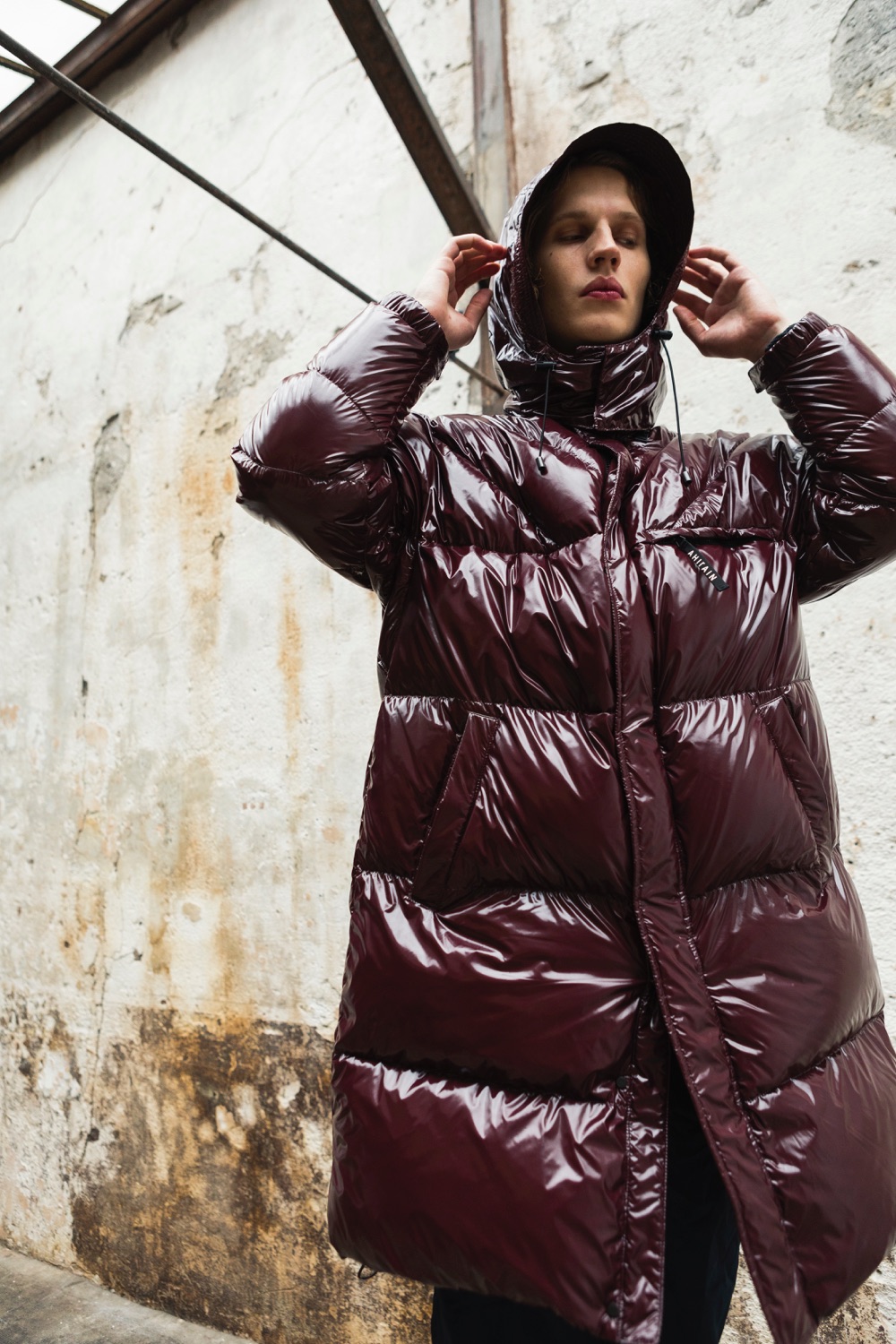 AHU03A OVERSIZE GOOSE DOWN COAT IN SHINY NYLON HIDDEN HOOD 2