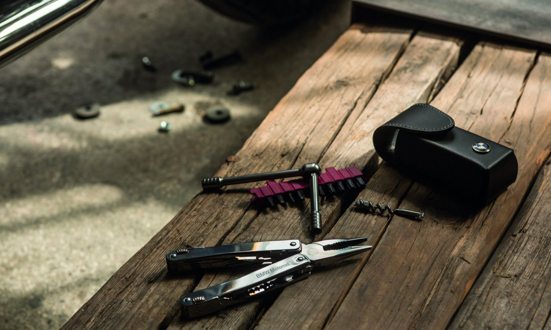BMW-Kit-attrezzi-multifunzione