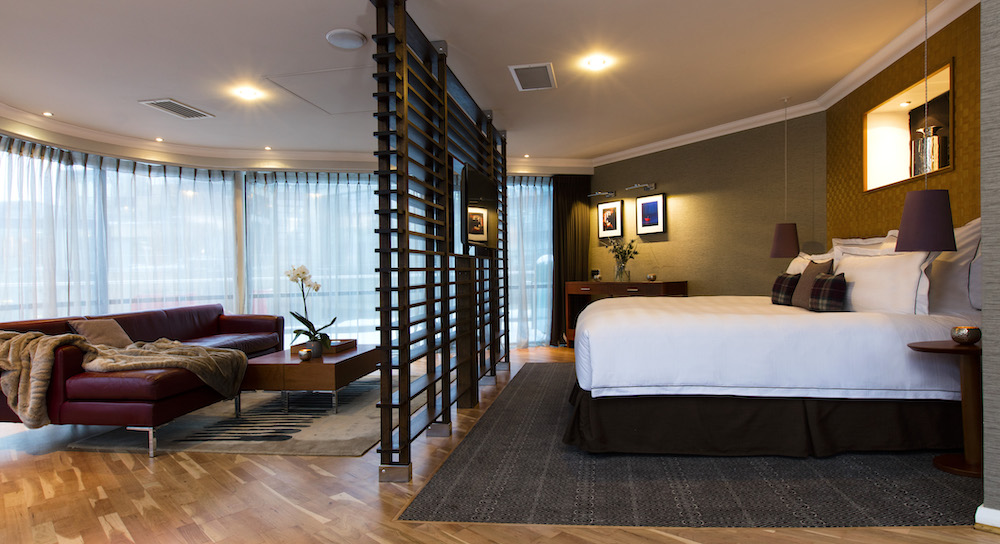 DELUXE SUITE - Bedroom (2)