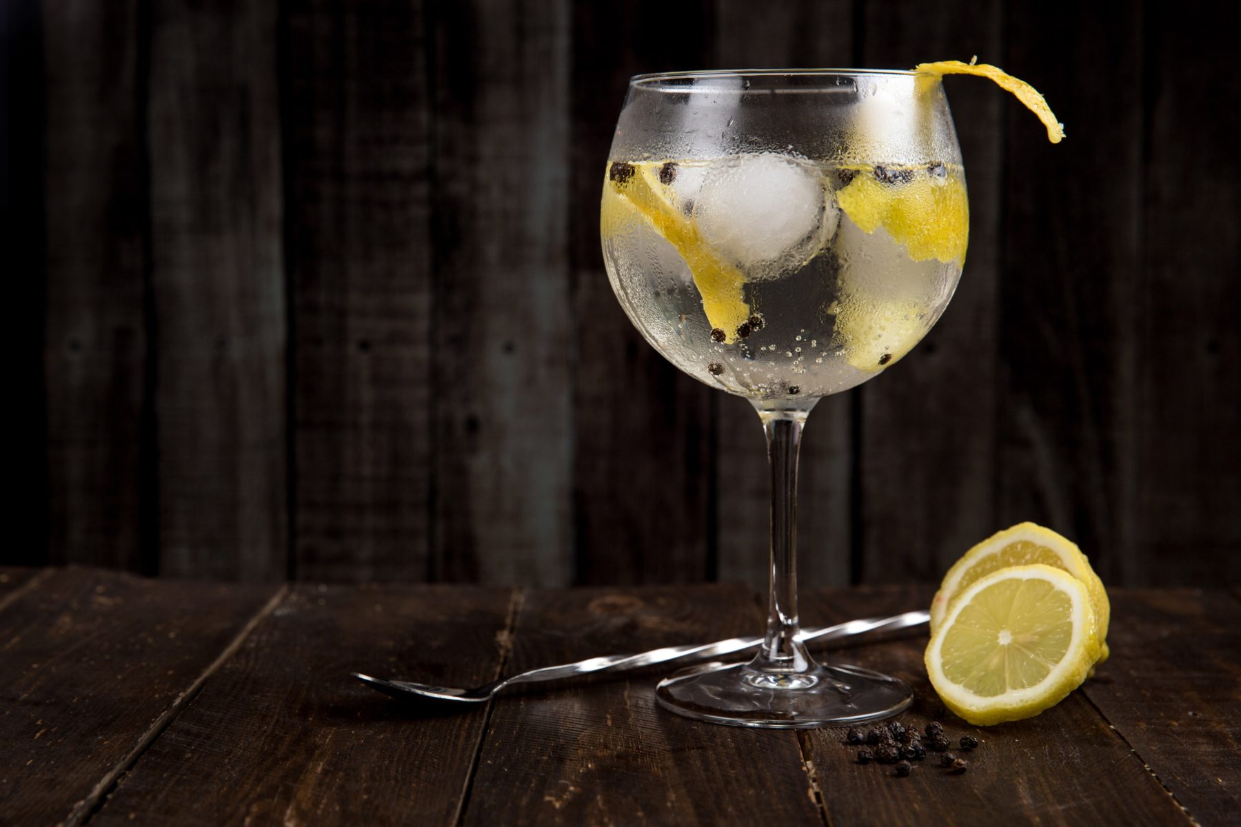 Gin cos'è, come sceglierne uno buono, come gustarlo Gin cos'è, come sceglierne uno buono, come gustarlo