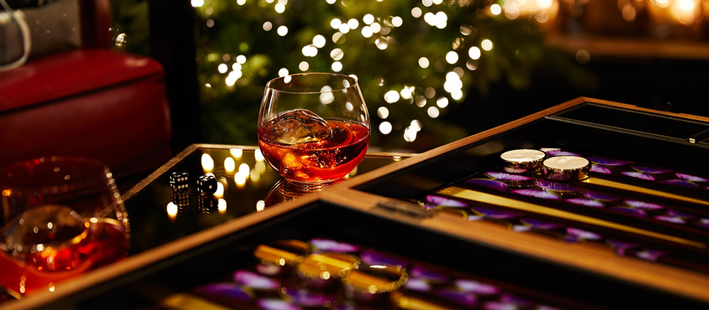 london-45-park-lane-christmas-library-backgammon-and-negronis-detail-header-landscape