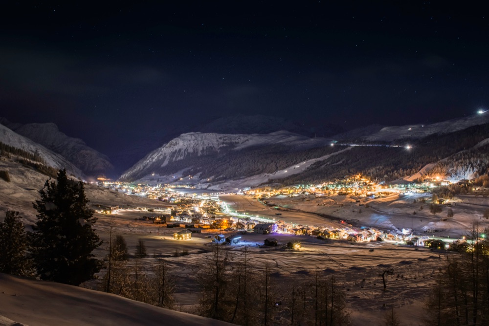 Vista notturna di Livigno