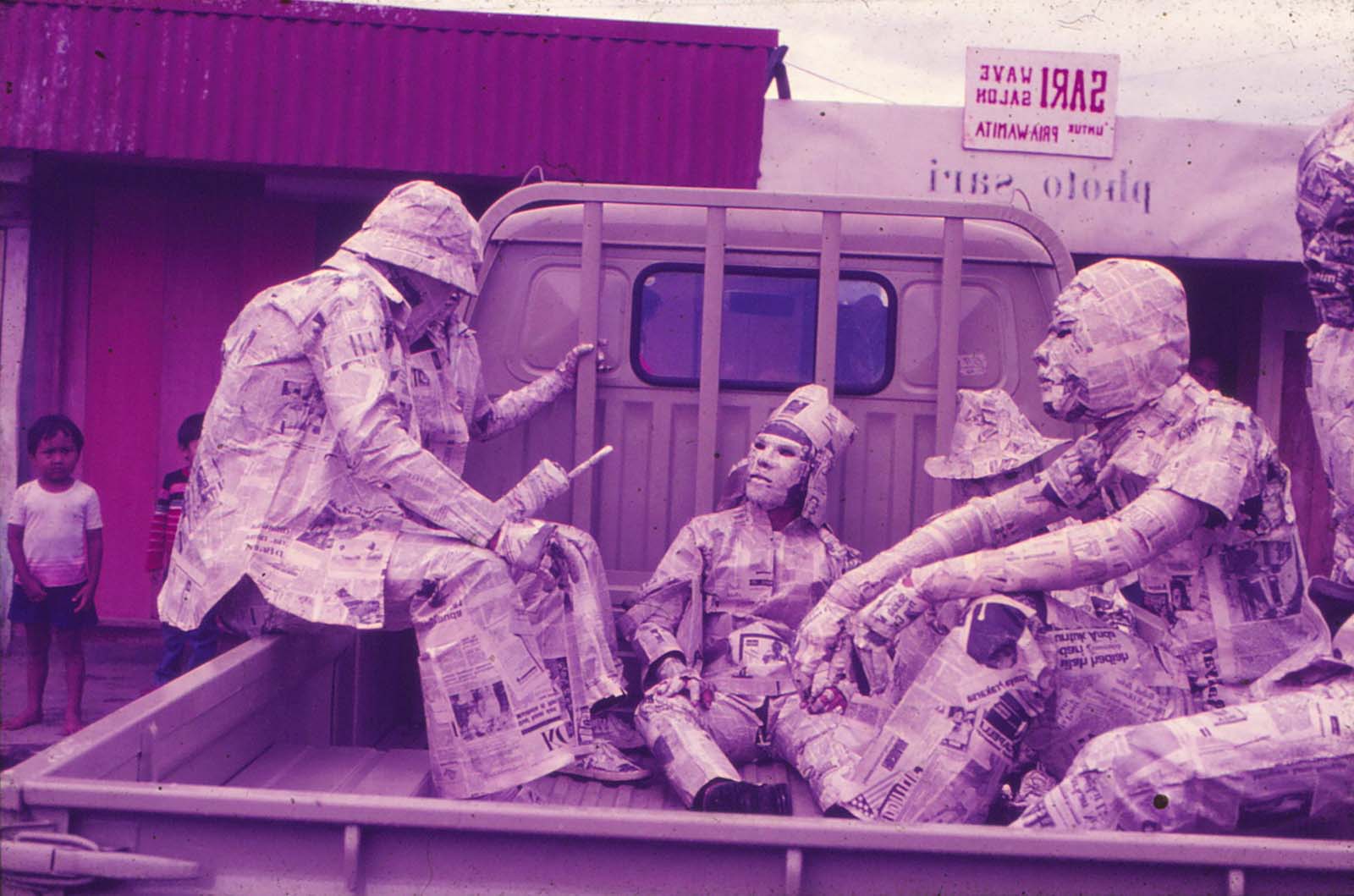 Arahmaiani, Newspaperman (1981)