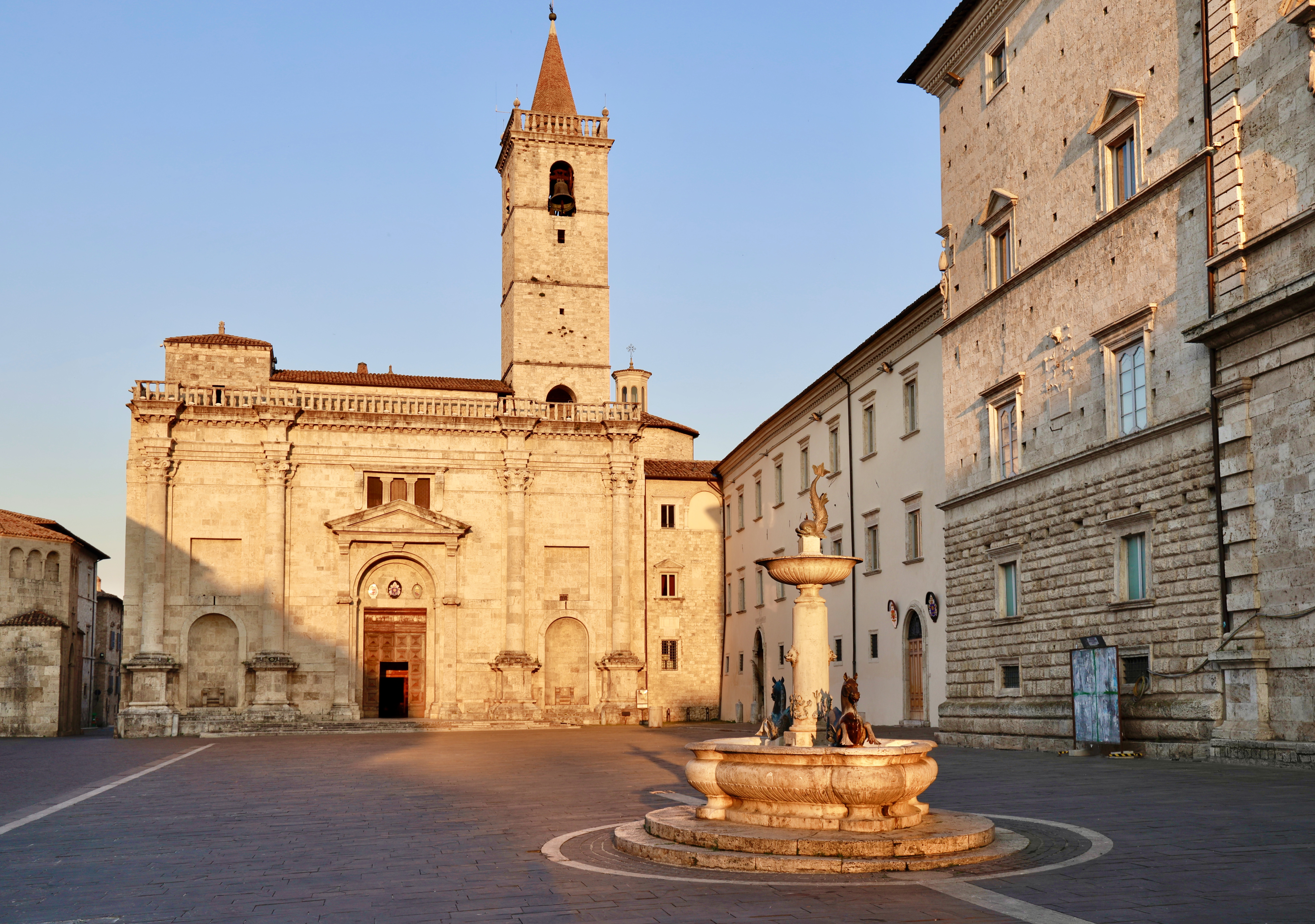 PIAZZA ARRINGO_ASCOLI pICENO