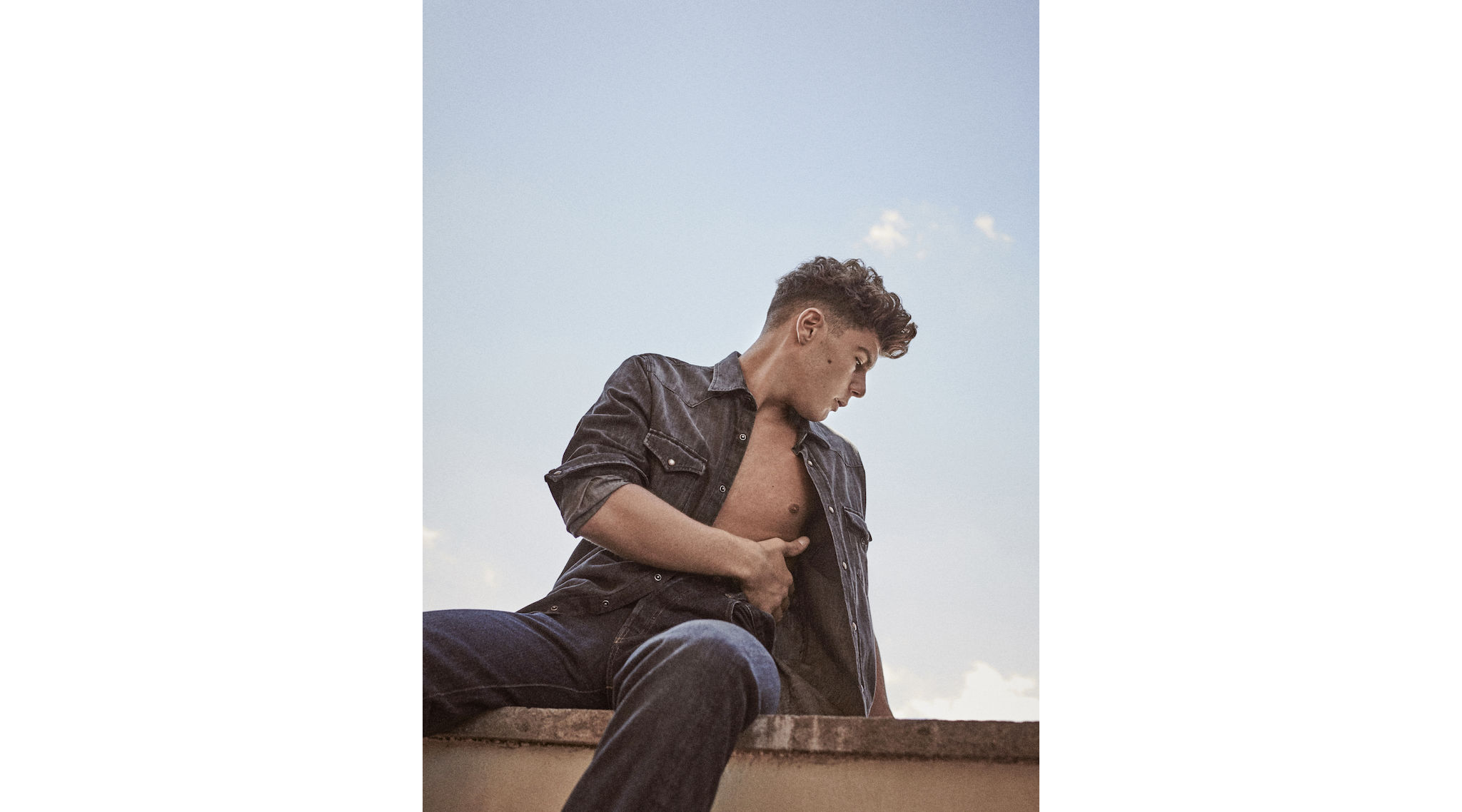 Camicia Roy Roger's, jeans Levi's.Grooming: Giulio Ordonselli. Styling Assistant: Federica Arcadio. Si ringrazia Hotel D'Inghilterra.