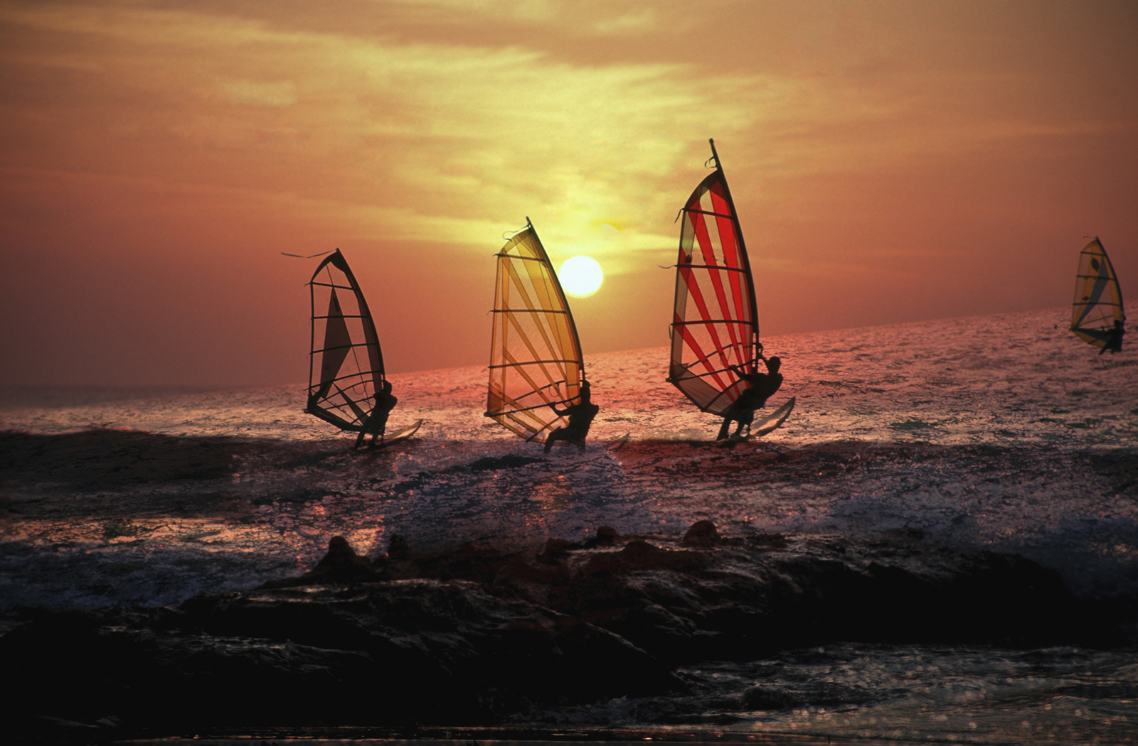 Windsurf at sunset