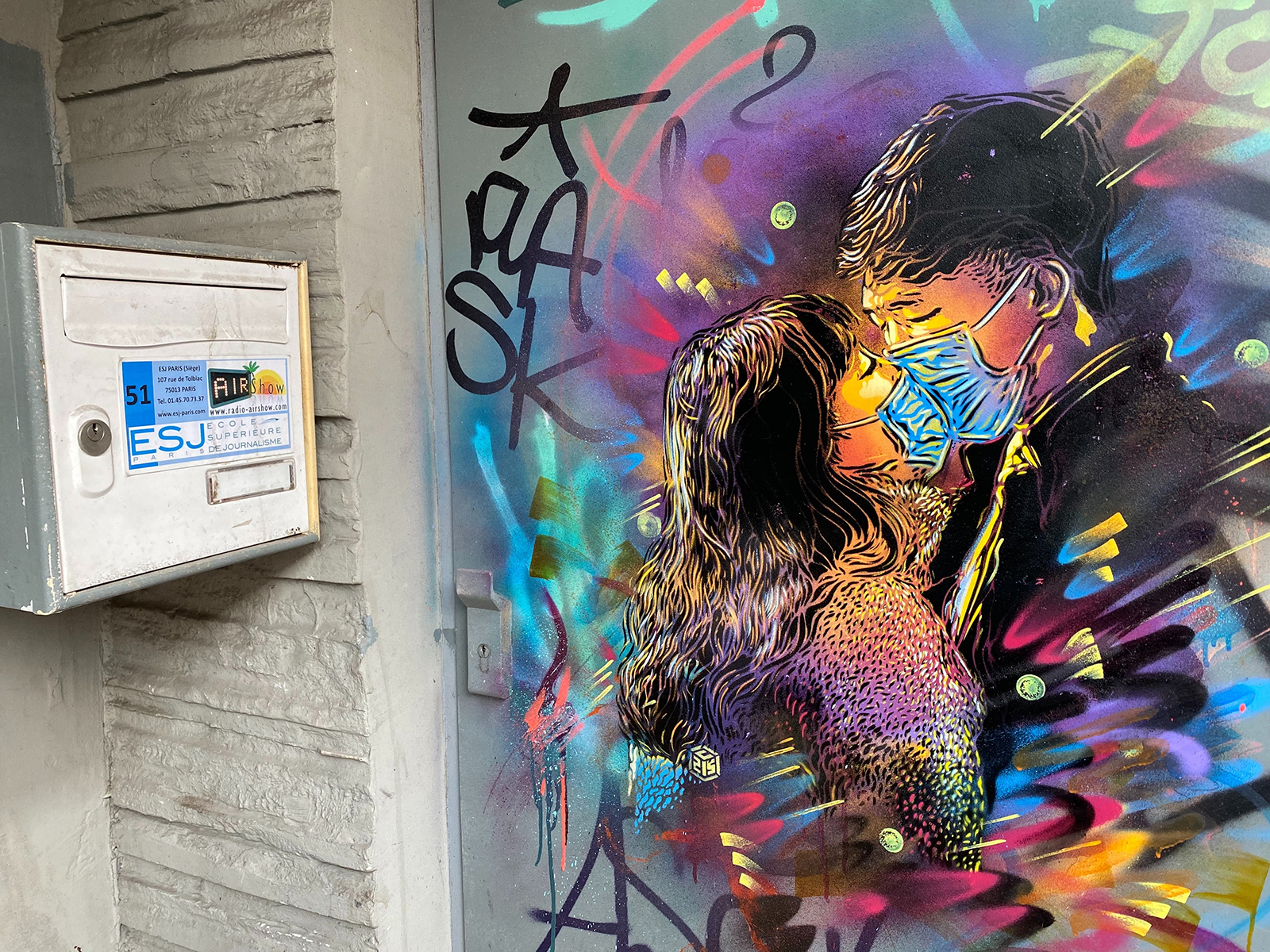 C215_L'amour au Temps du Coronoavirus_Ivry-sur-Seine, France