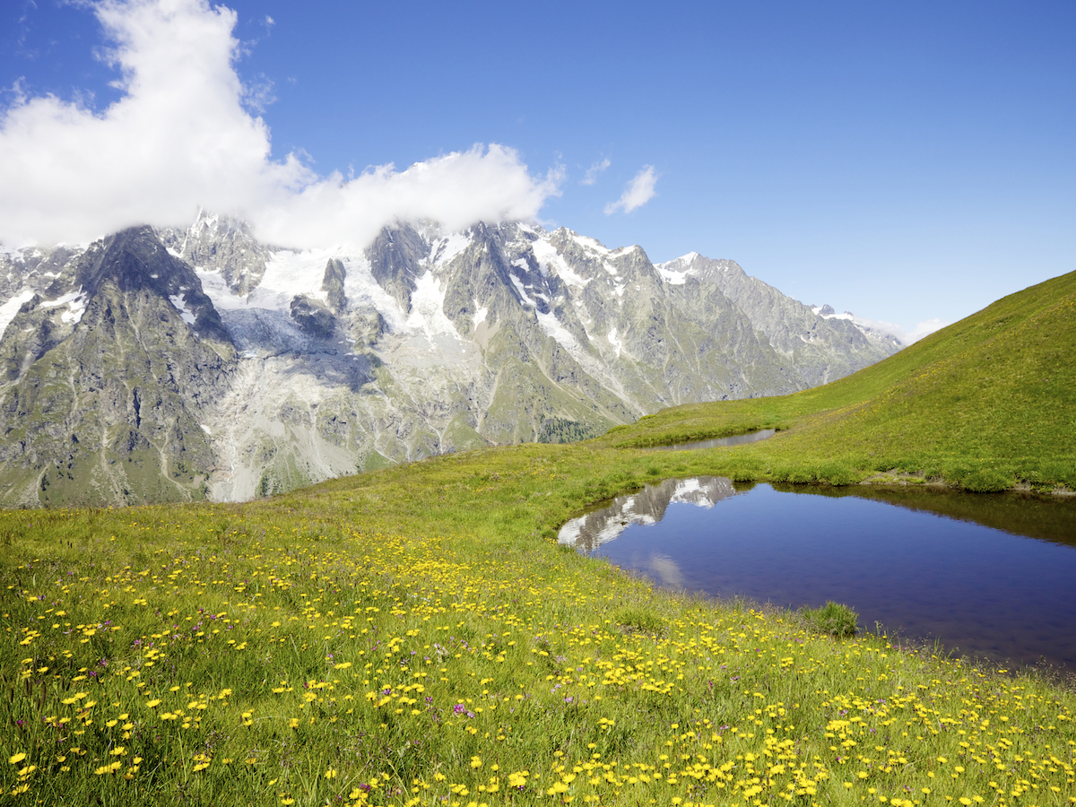 Lago con vista Monte Bianco, Valle d'Aosta Lago con vista Monte Bianco, Valle d'Aosta