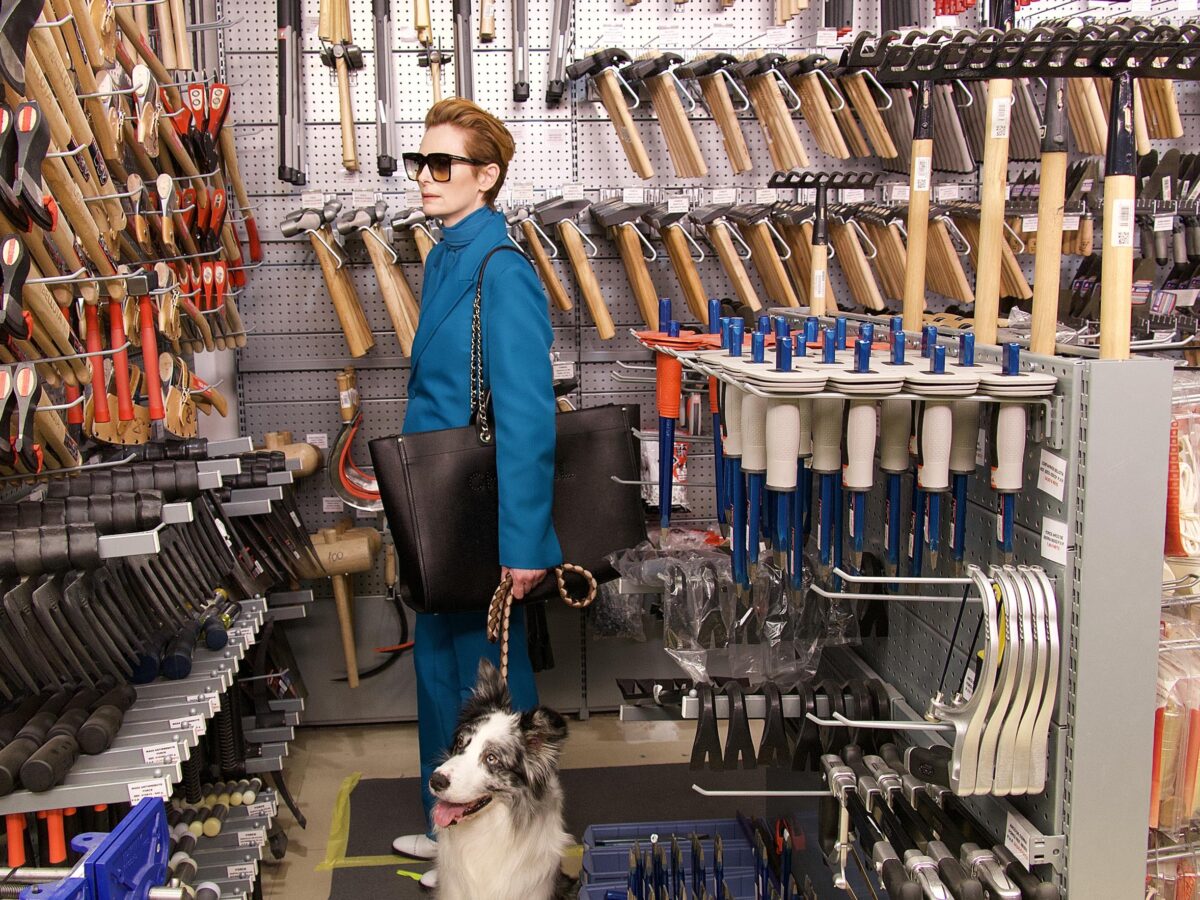 4. Tilda Swinton as Her and Dash (dog) in The Human Voice. ©El Deseo. Photo by Iglesias Mas. Courtesy of Sony Pictures Classics.
