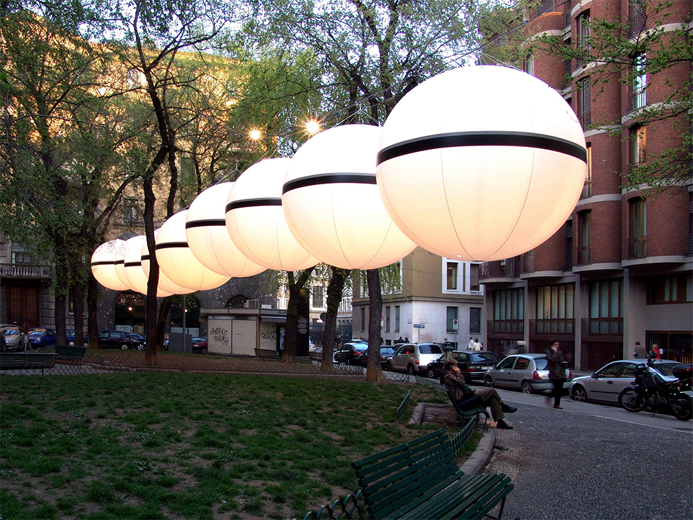A cielo aperto, (s)punti di luce a Milano, 2005.