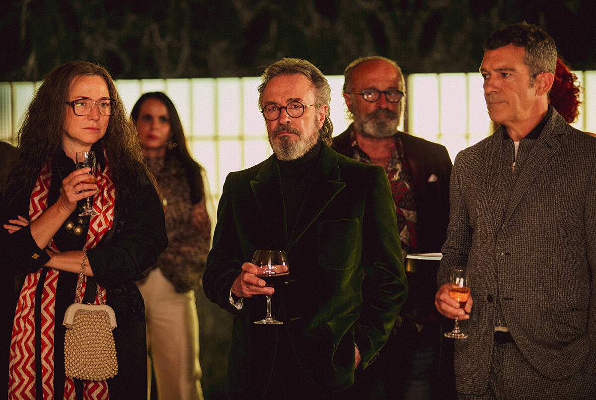 65648-COMPETENCIA_OFICIAL__OFFICIAL_COMPETITION__-_Official_still__Credits_Manolo_Pavon___4_