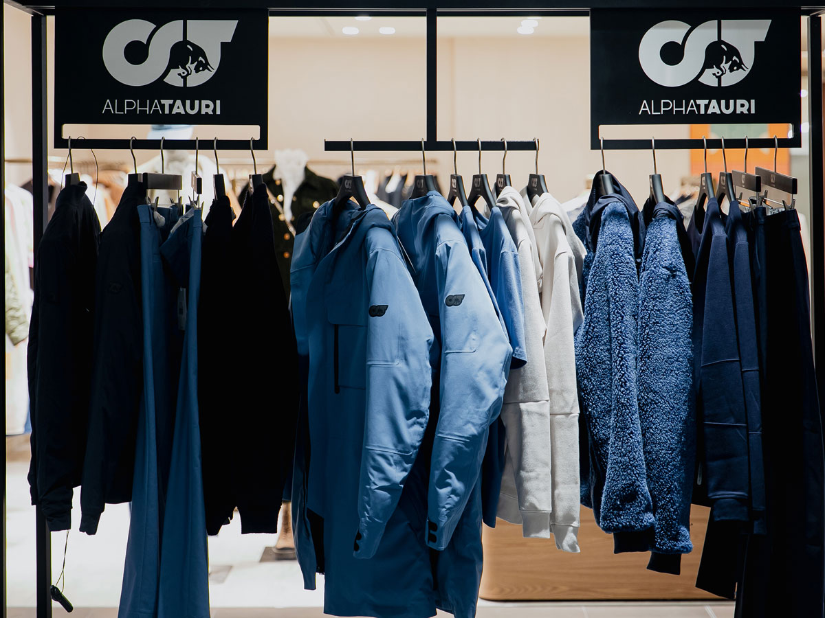 Il pop-up AlphaTauri in Rinascente