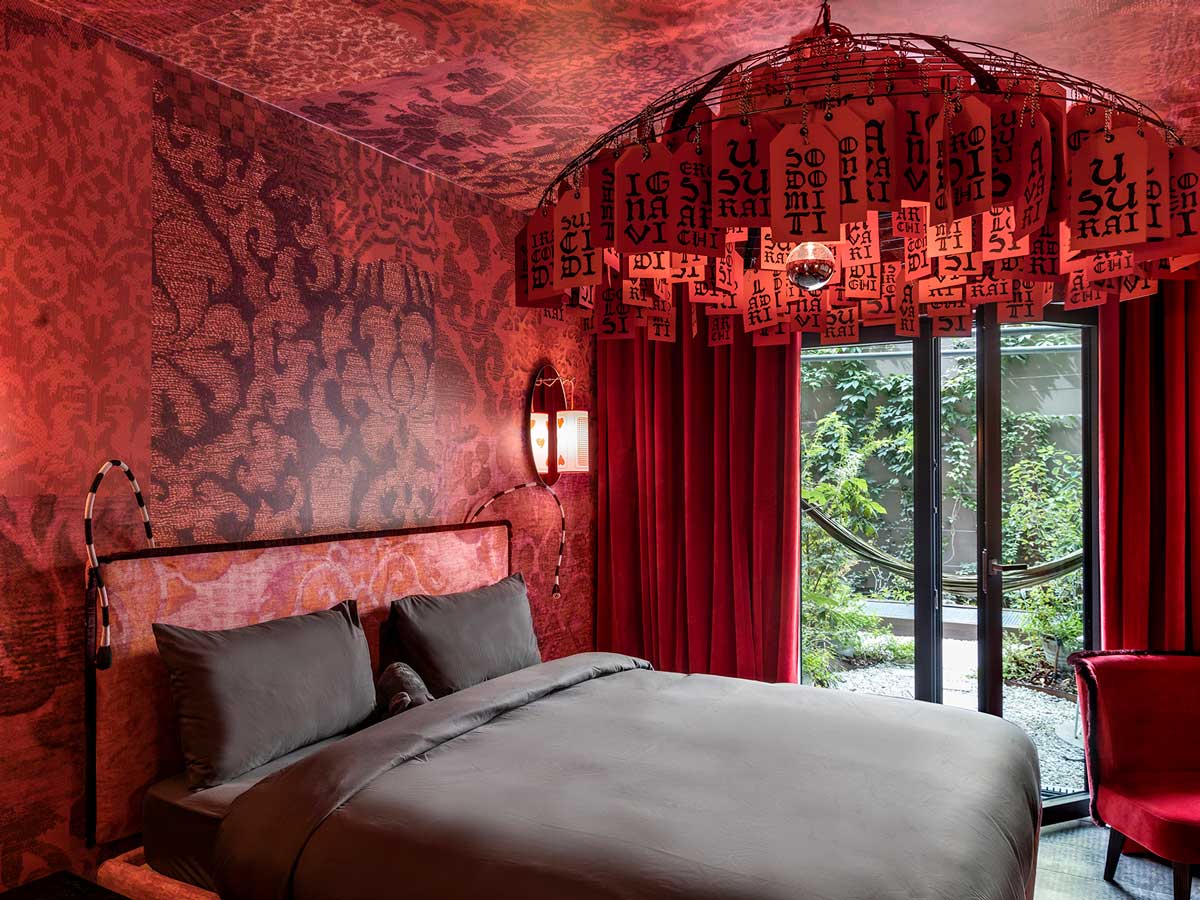 Stanza-tema-inferno-San-Valentino-25Hours-Firenze Stanza-tema-inferno-San-Valentino-25Hours-Firenze