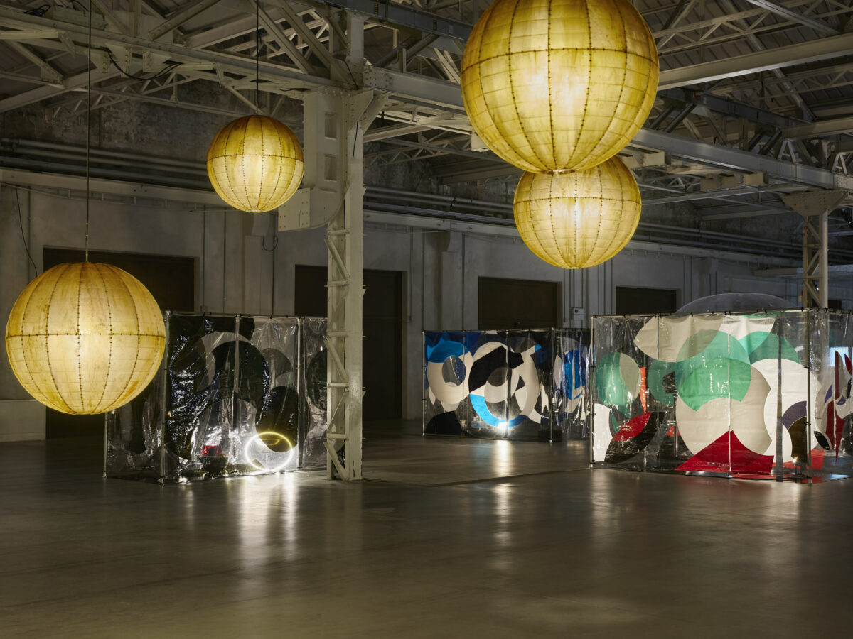 Anicka Yi -Metaspore, exhibition view, Pirelli HangarBicocca, Milan, 2022 Courtesy the artist and Pirelli HangarBicocca, Milan Photo Agostino Osio