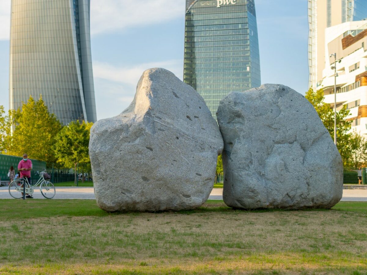 Wilfredo Prieto, “Beso”, 2020 Foto di Alberto Fanelli Courtesy ArtLine Milano