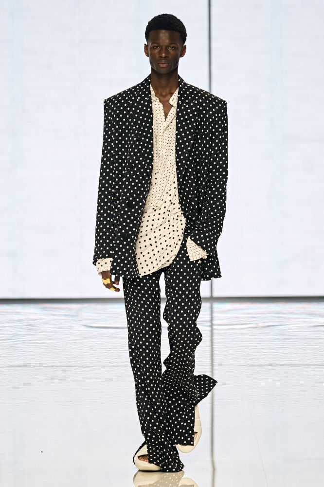 tendenza-completi-da-uomo-moda-uomo-primavera-estate-2022-foto-look-sfilate-icon-magazine9