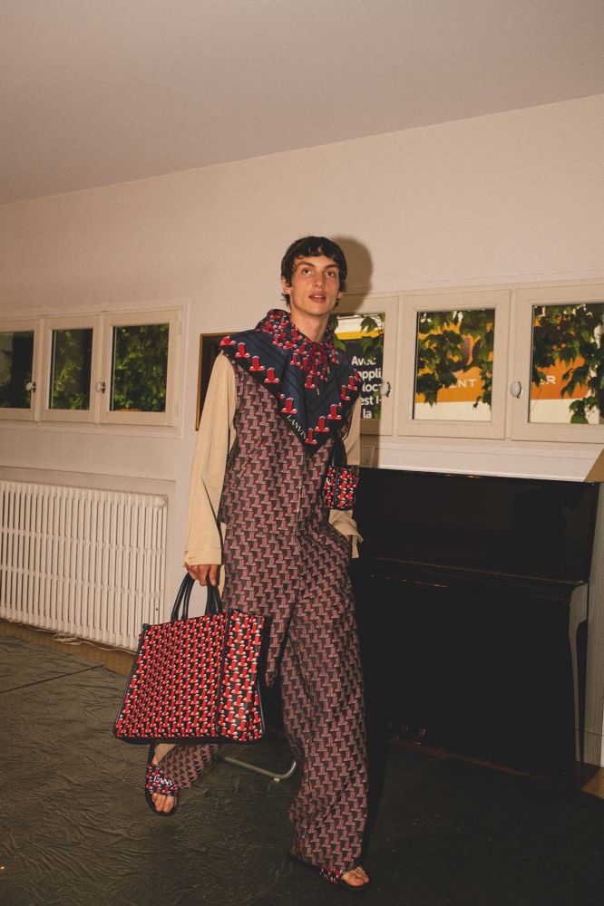 tendenza-fantasie-stampe-moda-uomo-primavera-estate-2022-foto-look-sfilate-icon-magazine17