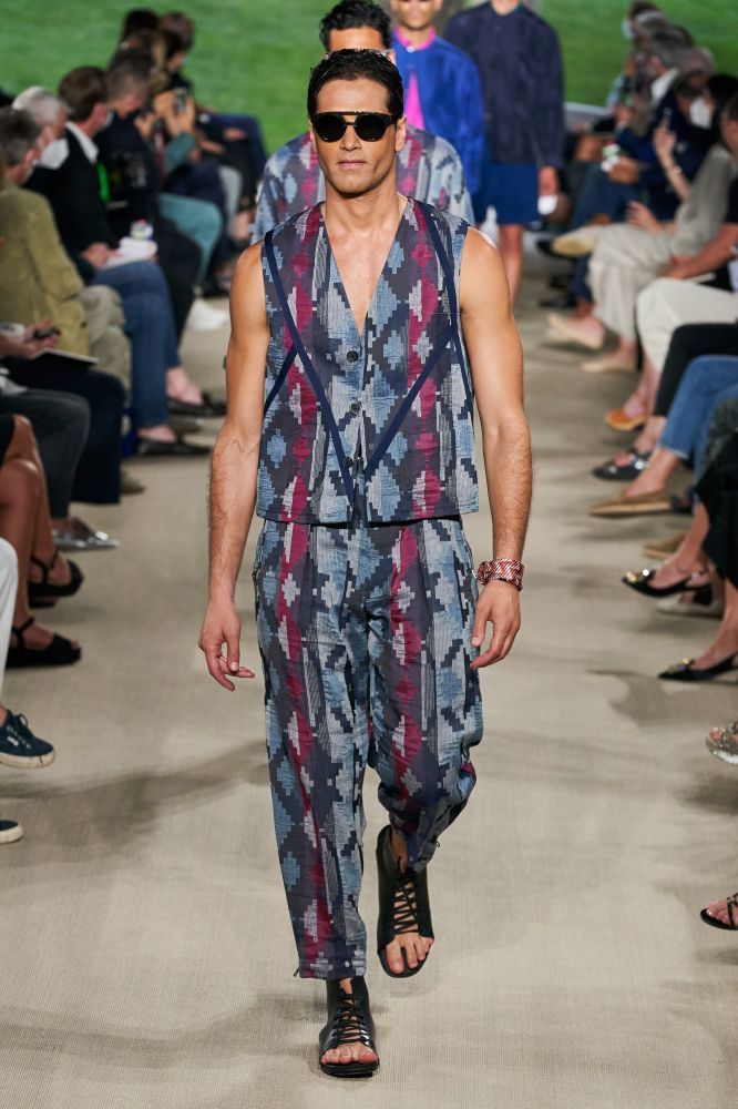 tendenza-fantasie-stampe-moda-uomo-primavera-estate-2022-foto-look-sfilate-icon-magazine3