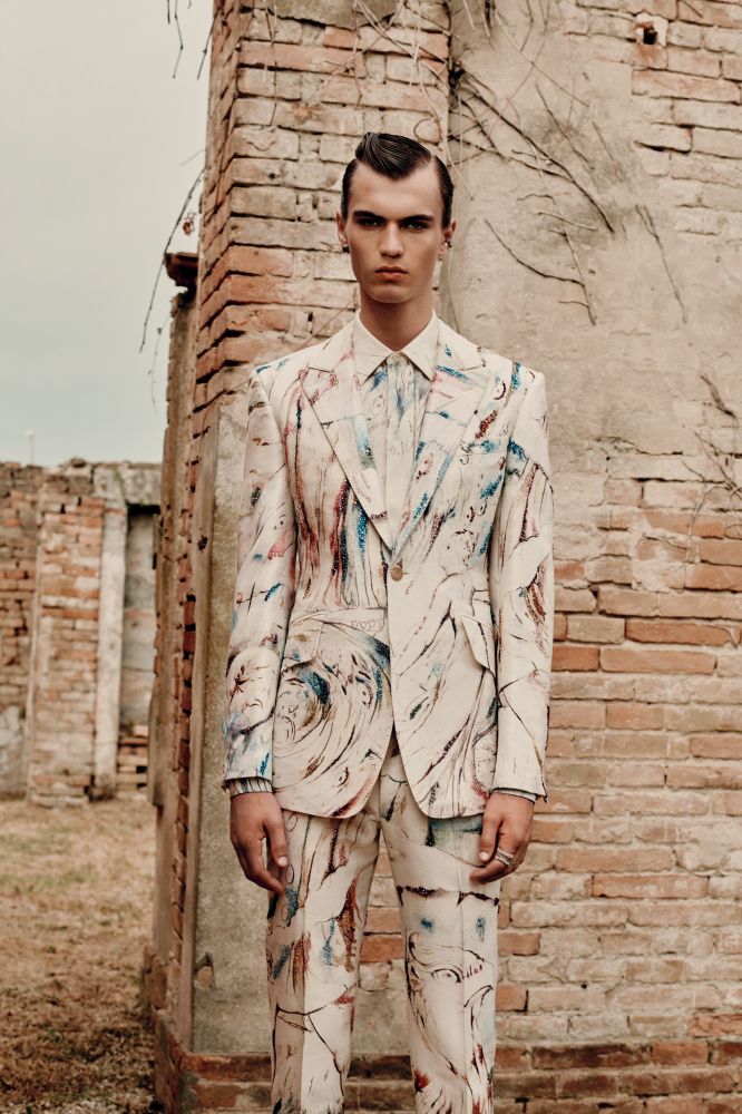 tendenza-fantasie-stampe-moda-uomo-primavera-estate-2022-foto-look-sfilate-icon-magazine8