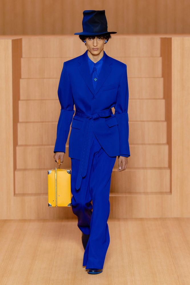tendenza-tinta-unita-moda-uomo-primavera-estate-2022-foto-look-sfilate-icon-magazine0